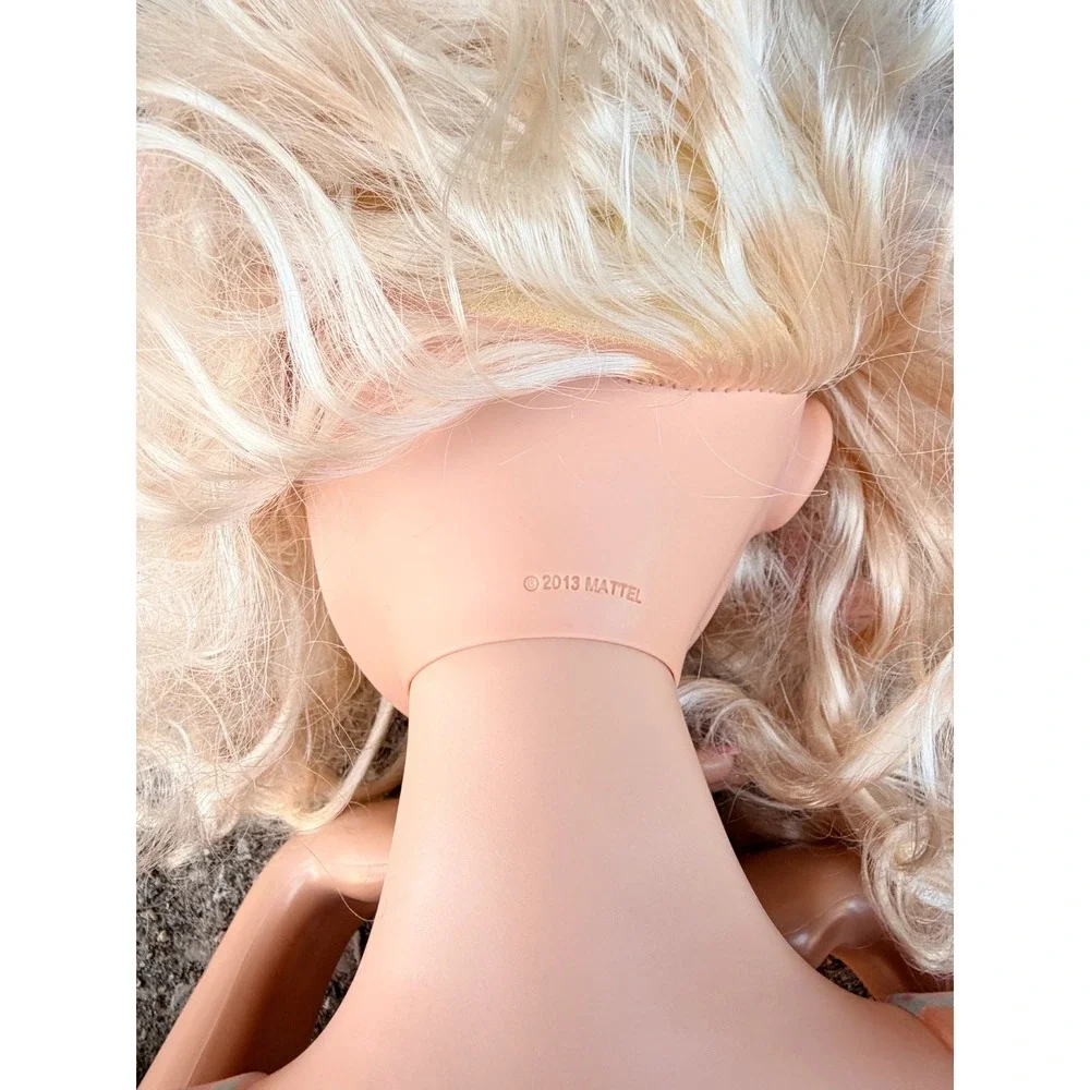 Mattel Barbie Styling Head Blonde‎ Pink Hair Manicure Hands Just Play 1821KF01